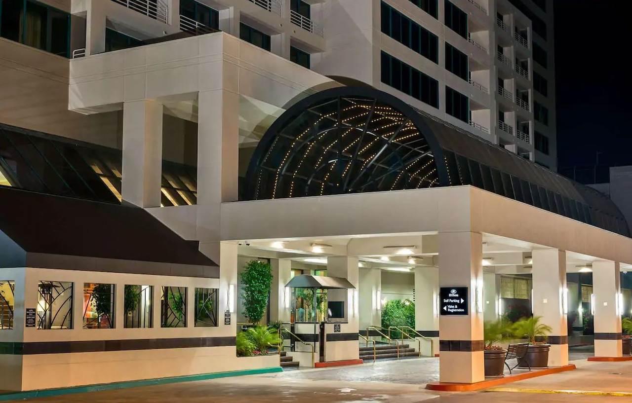 Hilton Woodland Hills/ Angeles Hotel