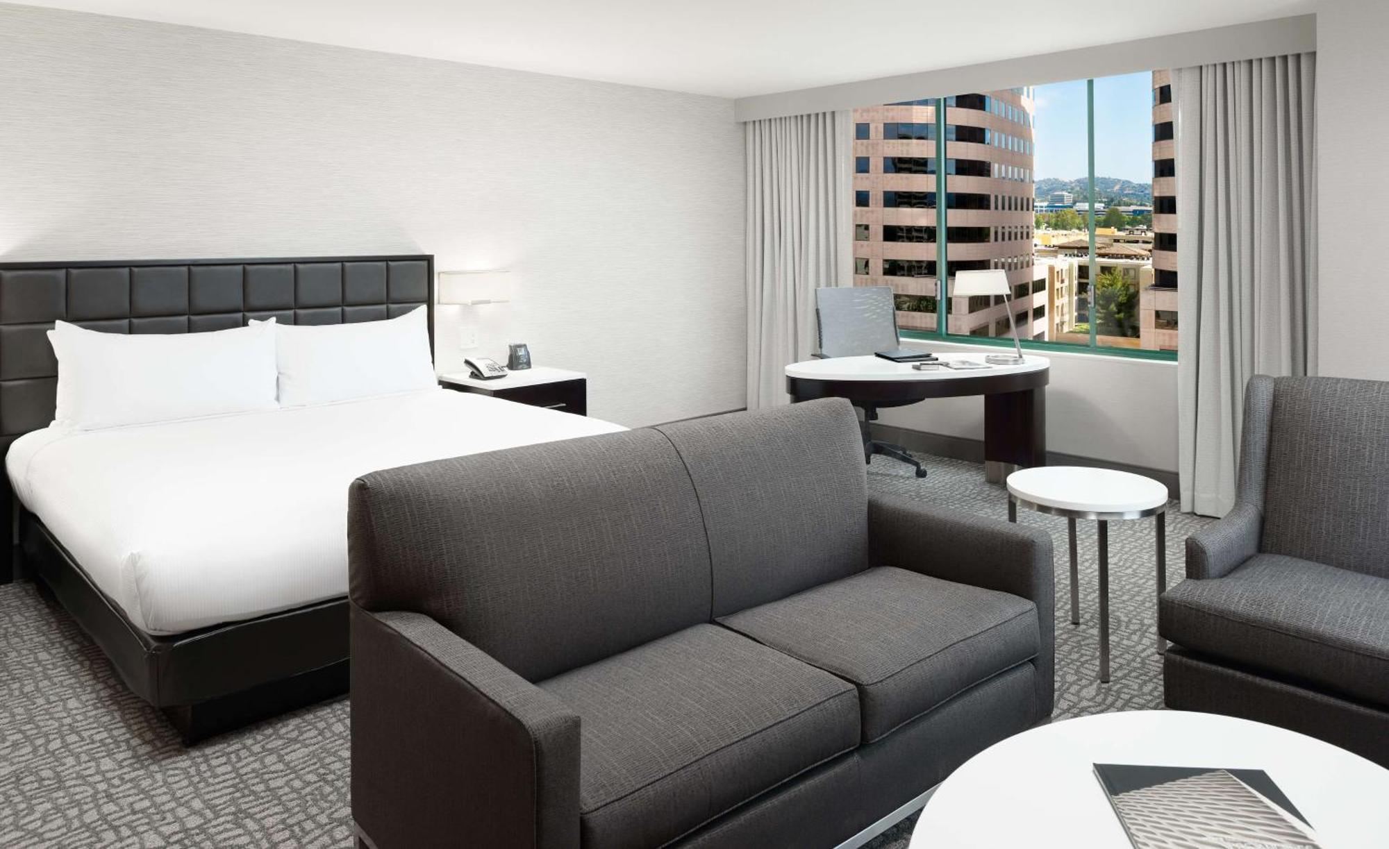 Hilton Woodland Hills/ Angeles Hotel