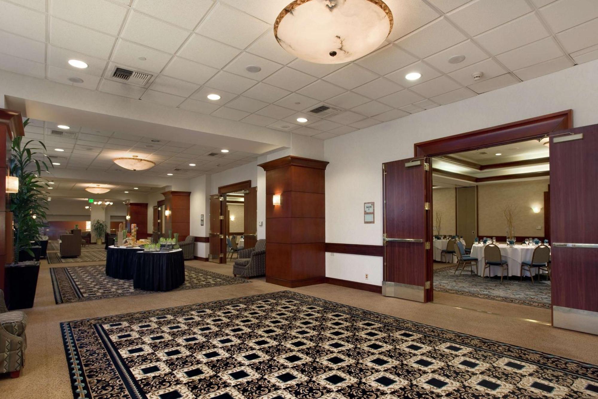 Hilton Woodland Hills/ Angeles Hotel 3*