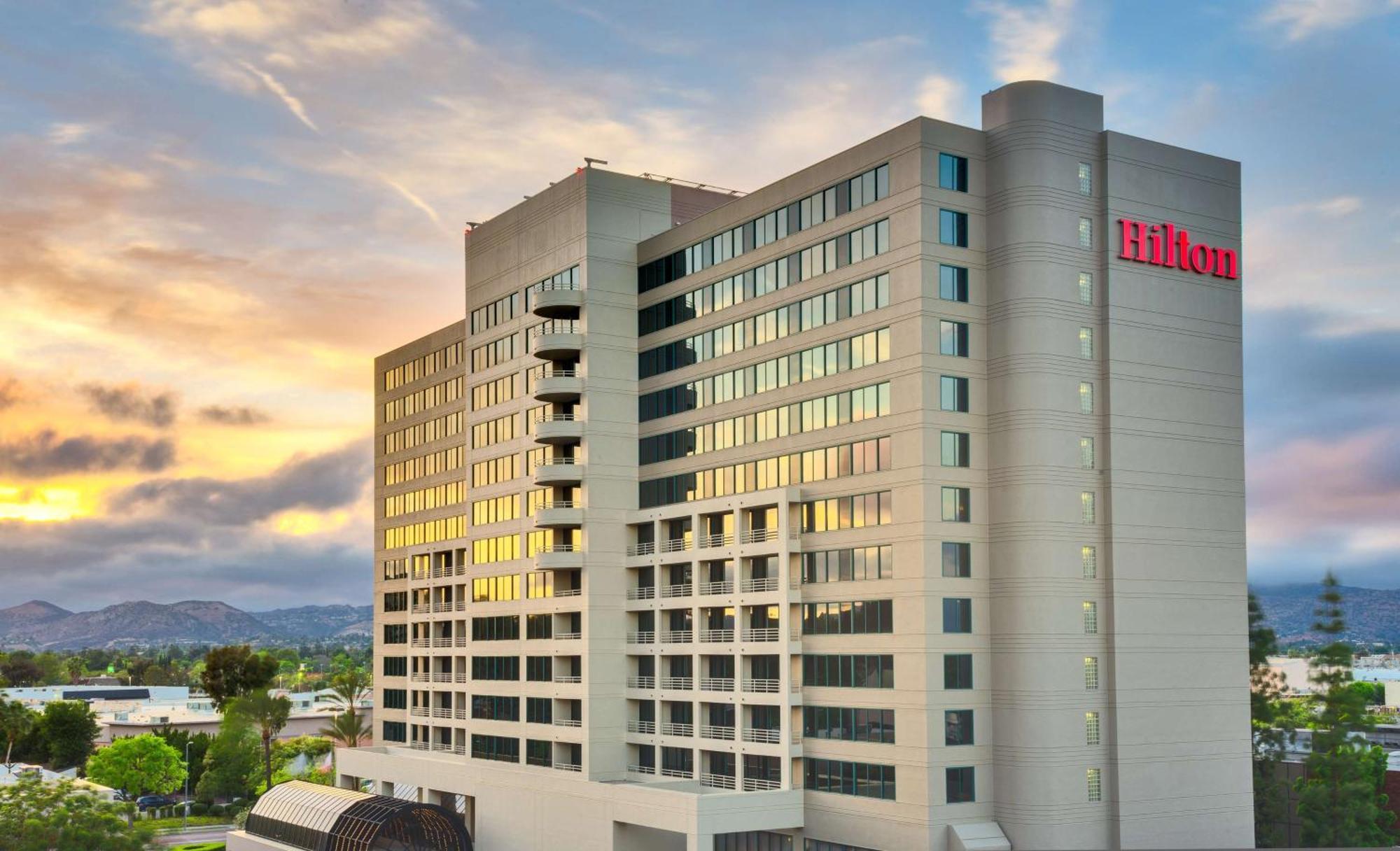 Hilton Woodland Hills/ Angeles 3* Los Angeles